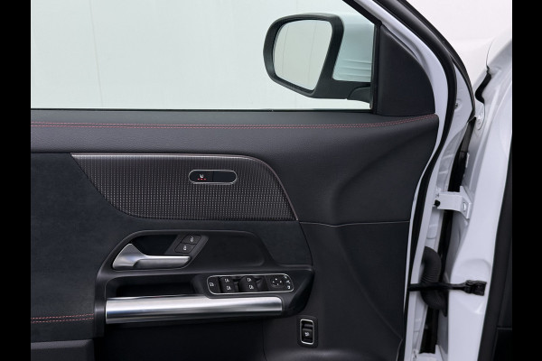 Mercedes-Benz EQA 250 AMG Line SOH 98% Navi Camera Ecc Pdc Stoelverwarming Cruise Control DAB Bluetooth Elek.Achterklep Led Lmv 18" Privacy Glas Ambience-verlichting Licht en zichtpakket 1e Eigenaar Volledig Dealeronderhouden Origineel Nederlandse Auto € 61.000 nieuw