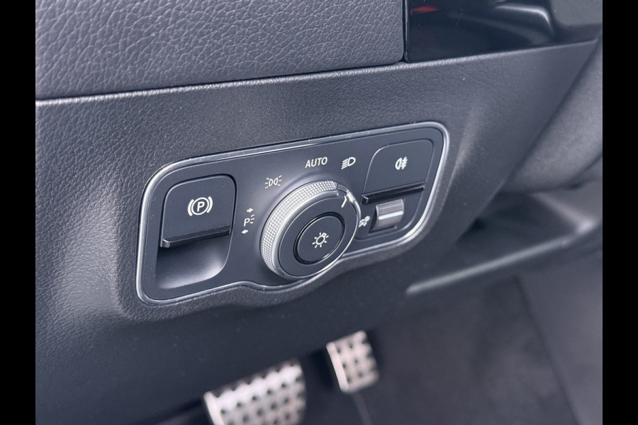 Mercedes-Benz EQA 250 AMG Line SOH 98% Navi Camera Ecc Pdc Stoelverwarming Cruise Control DAB Bluetooth Elek.Achterklep Led Lmv 18" Privacy Glas Ambience-verlichting Licht en zichtpakket 1e Eigenaar Volledig Dealeronderhouden Origineel Nederlandse Auto € 61.000 nieuw