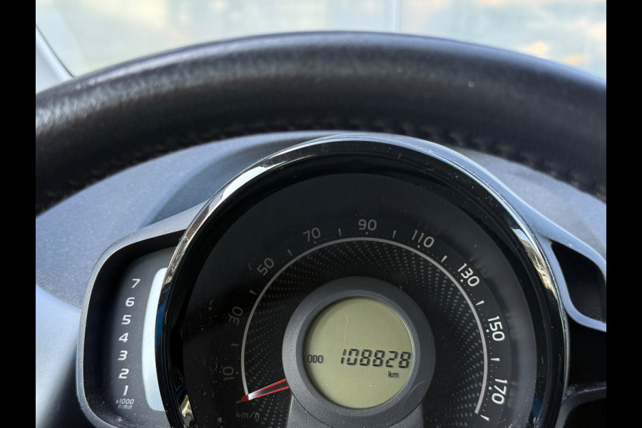 Toyota Aygo 1.0 VVT-i x-play limited Carplay Camera