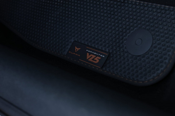 CUPRA Formentor VZ5 2.5 TSI *Schaalstoelen*Carbon*360 Camera*Beats*Uniek!*