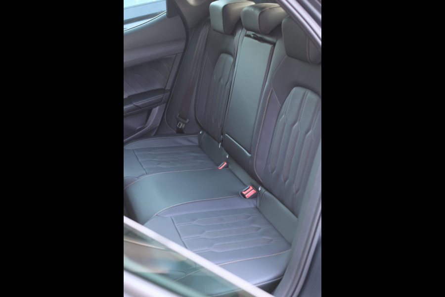 CUPRA Formentor VZ5 2.5 TSI *Schaalstoelen*Carbon*360 Camera*Beats*Uniek!*