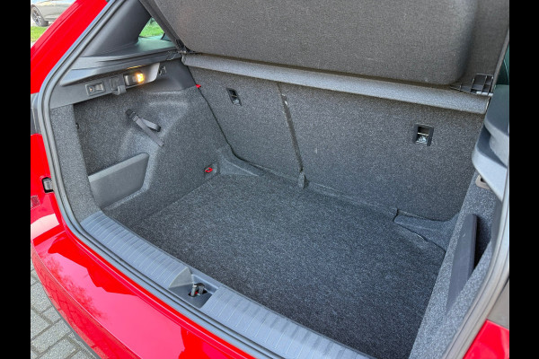 Škoda Kamiq 1.0 TSI Sport Business - Automaat - Navi - Panoramadak- Org.NL