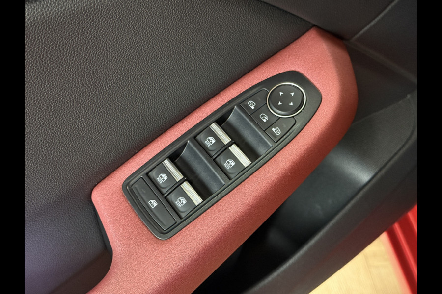 Renault Clio 1.3 TCe 130 Intens | Groot Navi | 360 | Stoel & Stuur verwarming | 17"| 100% Dealer onderhouden!