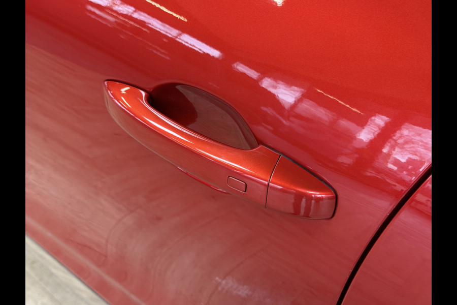 Renault Clio 1.3 TCe 130 Intens | Groot Navi | 360 | Stoel & Stuur verwarming | 17"| 100% Dealer onderhouden!