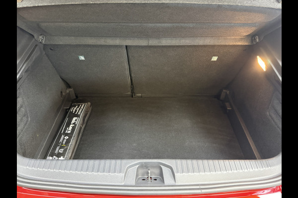 Renault Clio 1.3 TCe 130 Intens | Groot Navi | 360 | Stoel & Stuur verwarming | 17"| 100% Dealer onderhouden!