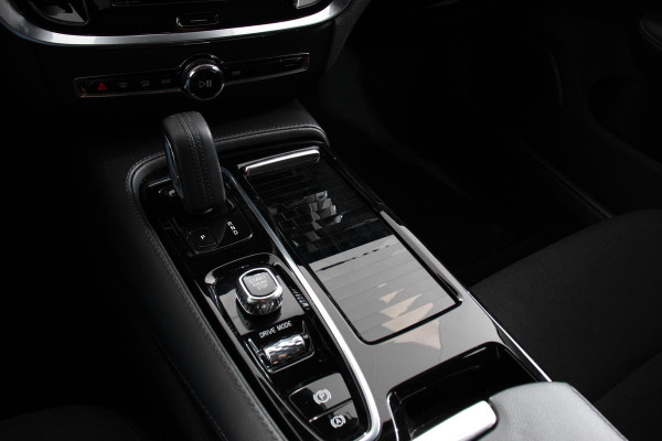 Volvo V60 2.0 T6 Recharge AWD R-Design | Navigatie | Harman Kardon | Camera | Adaptive Cruise Control | 19 Inch Lichtmetalen Velgen |