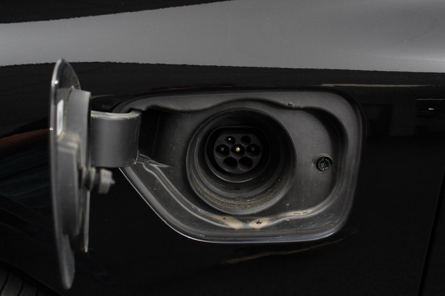 Volvo V60 2.0 T6 Recharge AWD R-Design | Navigatie | Harman Kardon | Camera | Adaptive Cruise Control | 19 Inch Lichtmetalen Velgen |