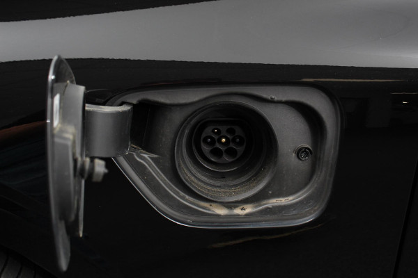 Volvo V60 2.0 T6 Recharge AWD R-Design | Navigatie | Harman Kardon | Camera | Adaptive Cruise Control | 19 Inch Lichtmetalen Velgen |