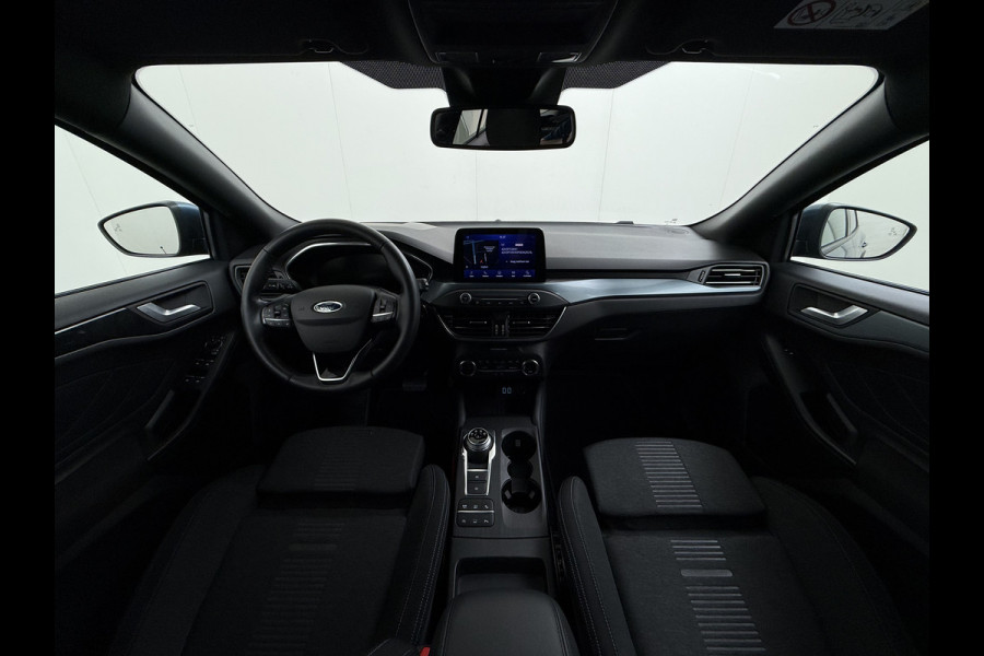 Ford FOCUS Wagon 1.5T 150PK AUT-8 Active X Navi Head-Up Adaptive Cruise Camera Apple Carplay Android Virtual-Cockpit Pdc Ecc Sport Stoelen Busine Elek.Achterklep Privacy Glas Led Isofix Wifi DAB Park-Asist Dodehoek-Asist Lane Assist Virtual Cockpit Keyless 1e Eigenaar Dealeronderhouden orig.NLse auto € 39.000 nieuw!  1.500KG trekvermogen