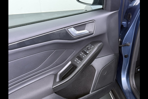 Ford FOCUS Wagon 1.5T 150PK AUT-8 Active X Navi Head-Up Adaptive Cruise Camera Apple Carplay Android Virtual-Cockpit Pdc Ecc Sport Stoelen Busine Elek.Achterklep Privacy Glas Led Isofix Wifi DAB Park-Asist Dodehoek-Asist Lane Assist Virtual Cockpit Keyless 1e Eigenaar Dealeronderhouden orig.NLse auto € 39.000 nieuw!  1.500KG trekvermogen