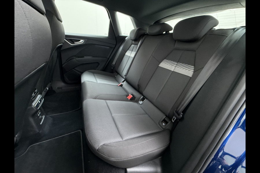 Audi Q4 e-tron 40 204pk AUT. 82kWh Advanced Launch Ed. SOH 97% Warmtepomp Matrix-Led Adaptive-Cruis Audi-Sound System Apple Carplay Android Aut 3 fase laden Stoelverwarming Lmv 20" DAB Bluetooth Elek.Achterklep € 63.000 nieuw Origineel Nederlandse Auto