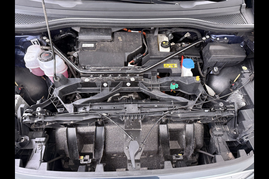 Audi Q4 e-tron 40 204pk AUT. 82kWh Advanced Launch Ed. SOH 97% Warmtepomp Matrix-Led Adaptive-Cruis Audi-Sound System Apple Carplay Android Aut 3 fase laden Stoelverwarming Lmv 20" DAB Bluetooth Elek.Achterklep € 63.000 nieuw Origineel Nederlandse Auto