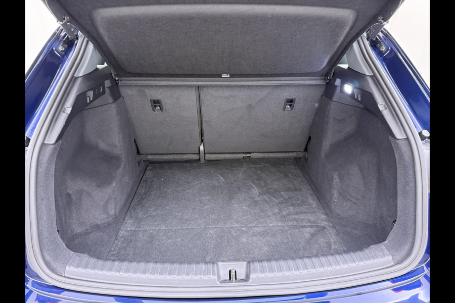 Audi Q4 e-tron 40 204pk AUT. 82kWh Advanced Launch Ed. SOH 97% Warmtepomp Matrix-Led Adaptive-Cruis Audi-Sound System Apple Carplay Android Aut 3 fase laden Stoelverwarming Lmv 20" DAB Bluetooth Elek.Achterklep € 63.000 nieuw Origineel Nederlandse Auto