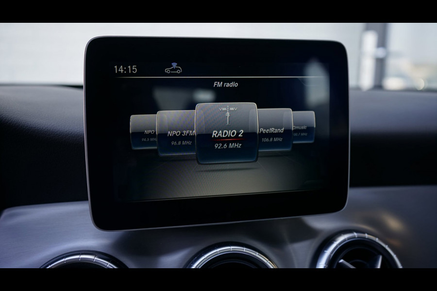 Mercedes-Benz CLA-Klasse 180 AMG AUTOMAAT-ALCANTARA-CAMERA-CRUISE-FULL LED-GROOT NAVIGATIE-KEYLESS-STOELVERWARMING