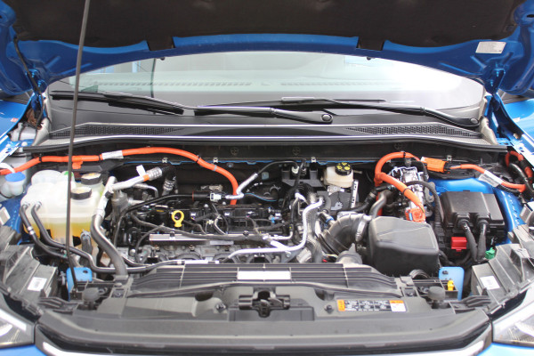 Ford Kuga 2.5-243pk PHEV ST-Line X. 2100kg trekgewicht ! Nieuw Model ! Van €. 54.937,- voor €. 42.750,- ! Trekgewicht van 2.100kg ! Elektr. verstelb. AGR stoelen voor, Stoel-, stuur-, voorraam- en achterbank verwarming, Elektr. panorama/schuif-kanteldak , Trekhaak wegklapbaar,