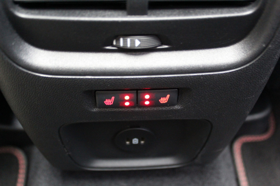 Ford Kuga 2.5-243pk PHEV ST-Line X. 2100kg trekgewicht ! Nieuw Model ! Van €. 54.937,- voor €. 42.750,- ! Trekgewicht van 2.100kg ! Elektr. verstelb. AGR stoelen voor, Stoel-, stuur-, voorraam- en achterbank verwarming, Elektr. panorama/schuif-kanteldak , Trekhaak wegklapbaar,