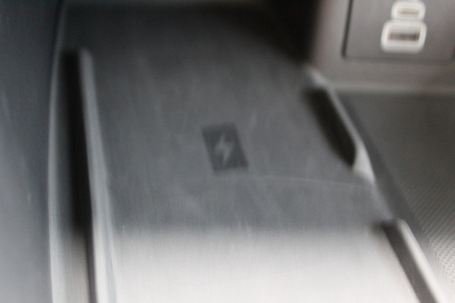 Ford Kuga 2.5-243pk PHEV ST-Line X. 2100kg trekgewicht ! Nieuw Model ! Van €. 54.937,- voor €. 42.750,- ! Trekgewicht van 2.100kg ! Elektr. verstelb. AGR stoelen voor, Stoel-, stuur-, voorraam- en achterbank verwarming, Elektr. panorama/schuif-kanteldak , Trekhaak wegklapbaar,