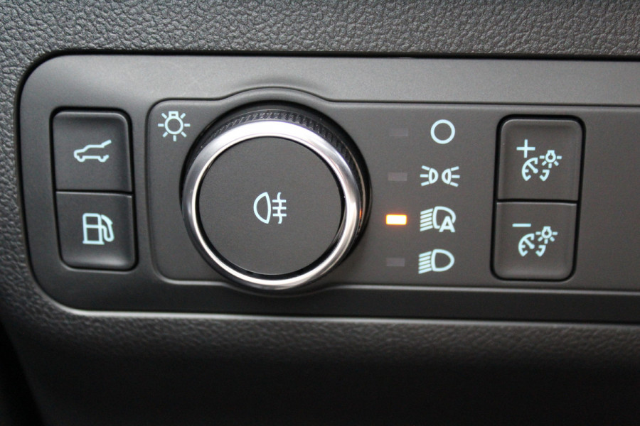 Ford Kuga 2.5-243pk PHEV ST-Line X. 2100kg trekgewicht ! Nieuw Model ! Van €. 54.937,- voor €. 42.750,- ! Trekgewicht van 2.100kg ! Elektr. verstelb. AGR stoelen voor, Stoel-, stuur-, voorraam- en achterbank verwarming, Elektr. panorama/schuif-kanteldak , Trekhaak wegklapbaar,