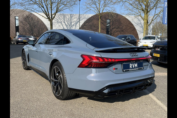 Audi e-tron GT RS 93 kWh 598PK! | SOH 89% | KEMORAGRIJS| STOELVERWARMING| ACHTERBANK VERWARMD| BANG & OLUFSEN| MATRIX LASER | DODE HOEK| PANORAMADAK| 360 CAMERA| HEAD-UP DISPLAY | NACHTZICHT ASSISTENT