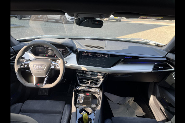 Audi e-tron GT RS 93 kWh 598PK! | SOH 89% | KEMORAGRIJS| STOELVERWARMING| ACHTERBANK VERWARMD| BANG & OLUFSEN| MATRIX LASER | DODE HOEK| PANORAMADAK| 360 CAMERA| HEAD-UP DISPLAY | NACHTZICHT ASSISTENT