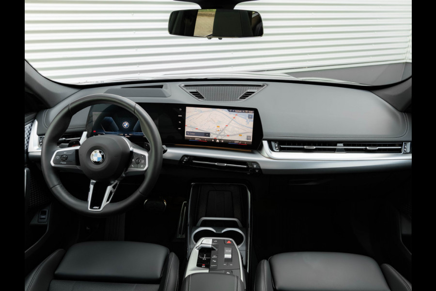 BMW X1 sDrive20i M-Sport Pro - Pano - Memoryzetel - ACC - Head-up - Harman Kardon