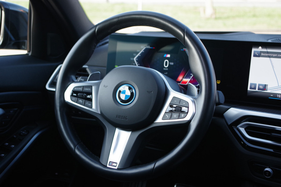 BMW 3 Serie Touring 330e 293 PK xDrive M-Sport Pro PHEV, Panoramadak, Kuipstoelen, Head-Up, Memory, Adap. Cruise Control