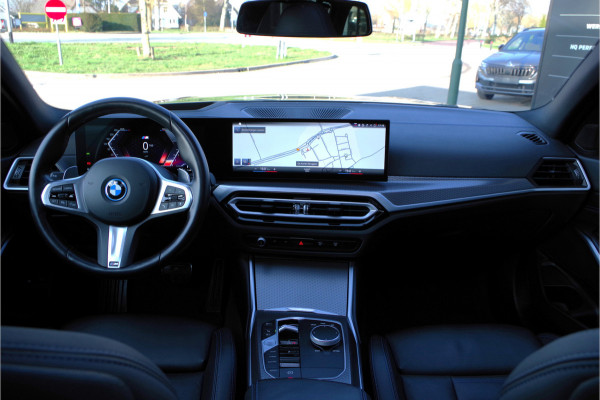 BMW 3 Serie Touring 330e 293 PK xDrive M-Sport Pro PHEV, Panoramadak, Kuipstoelen, Head-Up, Memory, Adap. Cruise Control