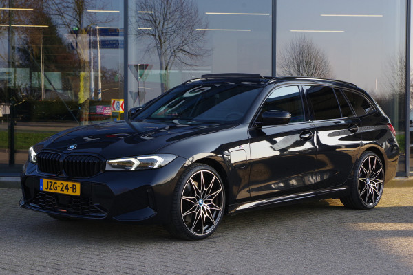 BMW 3 Serie Touring 330e 293 PK xDrive M-Sport Pro PHEV, Panoramadak, Kuipstoelen, Head-Up, Memory, Adap. Cruise Control