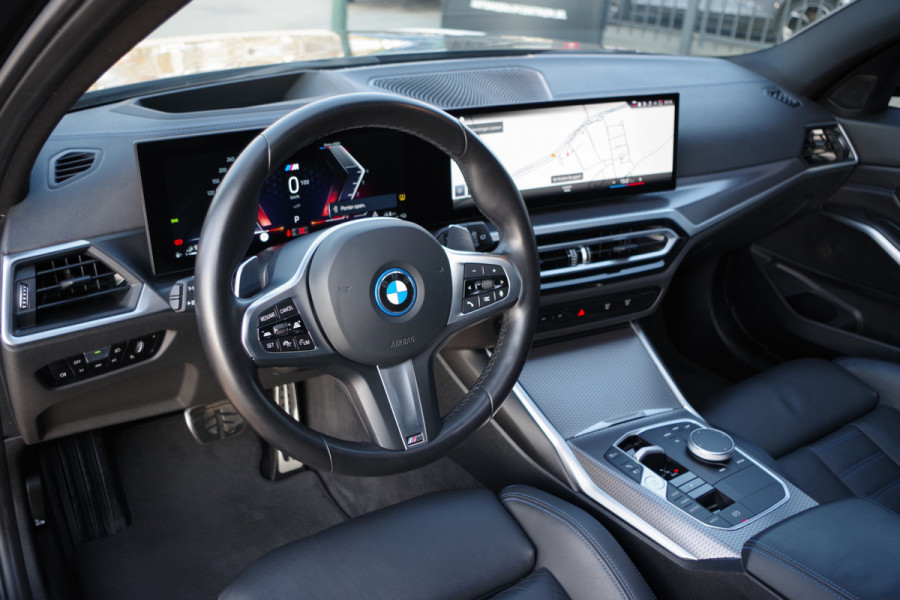 BMW 3 Serie Touring 330e 293 PK xDrive M-Sport Pro PHEV, Panoramadak, Kuipstoelen, Head-Up, Memory, Adap. Cruise Control