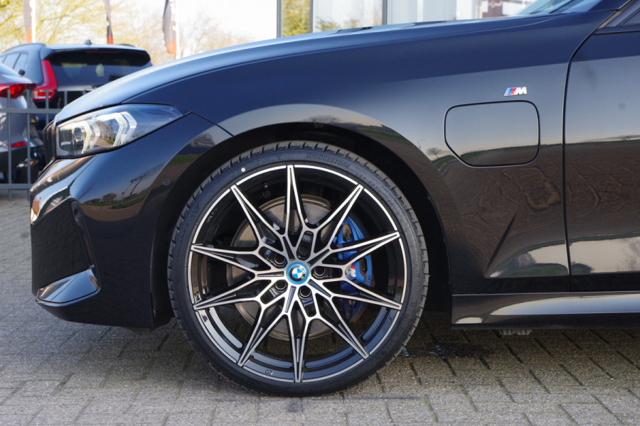 BMW 3 Serie Touring 330e 293 PK xDrive M-Sport Pro PHEV, Panoramadak, Kuipstoelen, Head-Up, Memory, Adap. Cruise Control