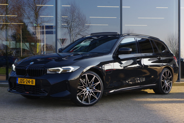 BMW 3 Serie Touring 330e 293 PK xDrive M-Sport Pro PHEV, Panoramadak, Kuipstoelen, Head-Up, Memory, Adap. Cruise Control