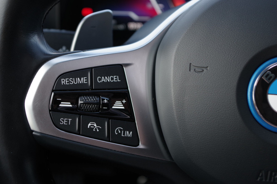 BMW 3 Serie Touring 330e 293 PK xDrive M-Sport Pro PHEV, Panoramadak, Kuipstoelen, Head-Up, Memory, Adap. Cruise Control