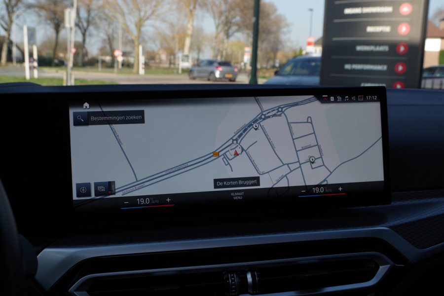 BMW 3 Serie Touring 330e 293 PK xDrive M-Sport Pro PHEV, Panoramadak, Kuipstoelen, Head-Up, Memory, Adap. Cruise Control