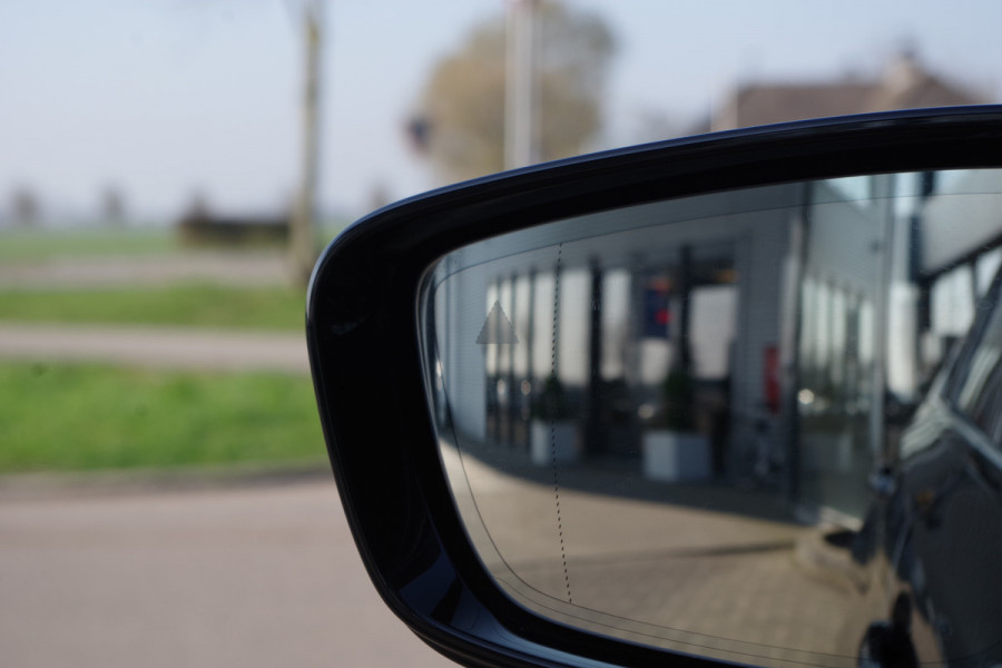 BMW 3 Serie Touring 330e 293 PK xDrive M-Sport Pro PHEV, Panoramadak, Kuipstoelen, Head-Up, Memory, Adap. Cruise Control