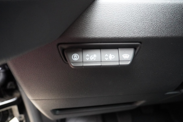Renault Master T35 2.0 dCi 170PK L2H2 Extra Schuifdeur L / R DEMO!! Nr. V179 | Climate | Navi | Cruise | Trekhaak | Betimmering laadruimte