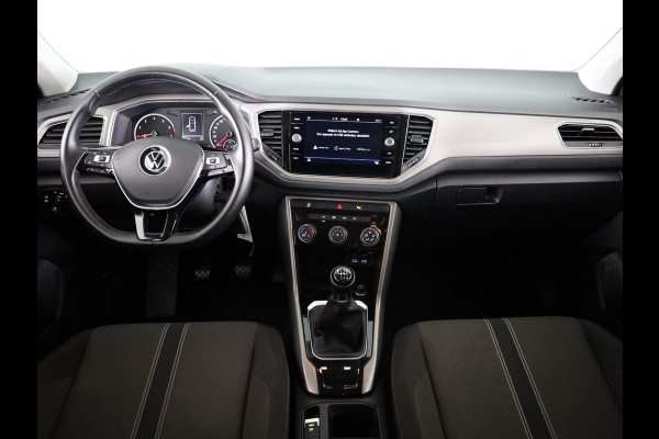 Volkswagen T-Roc 1.0 TSI Style | Parkeersensoren voor en achter | Cruise controle adaptief | Apple Carplay en Android auto |