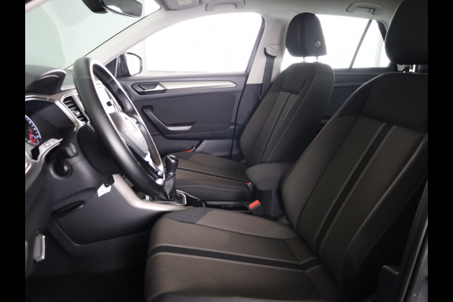 Volkswagen T-Roc 1.0 TSI Style | Parkeersensoren voor en achter | Cruise controle adaptief | Apple Carplay en Android auto |
