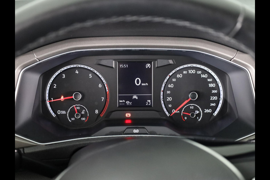 Volkswagen T-Roc 1.0 TSI Style | Parkeersensoren voor en achter | Cruise controle adaptief | Apple Carplay en Android auto |