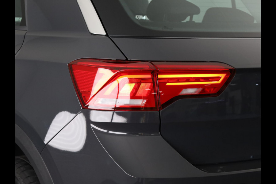 Volkswagen T-Roc 1.0 TSI Style | Parkeersensoren voor en achter | Cruise controle adaptief | Apple Carplay en Android auto |