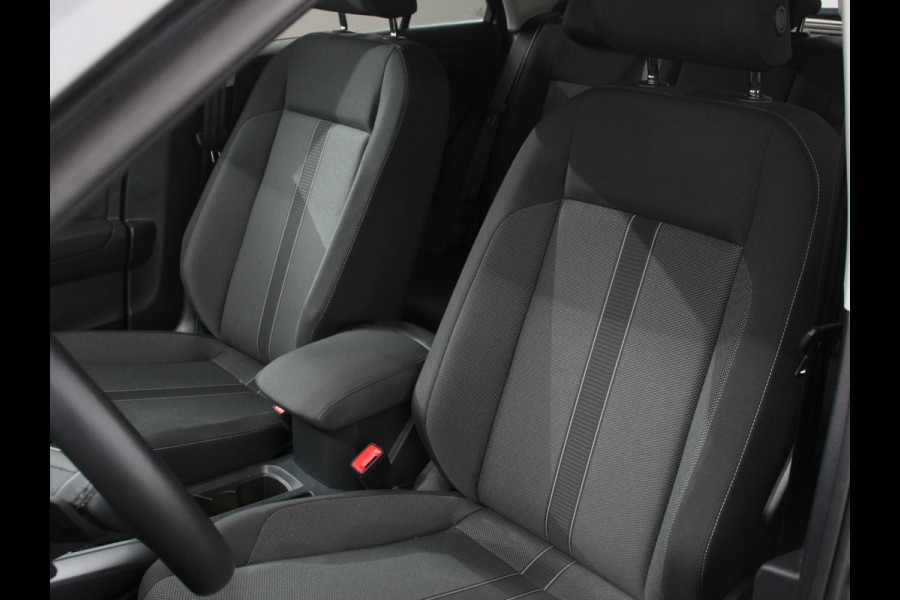 Volkswagen T-Roc 1.5 TSI 150pk DSG Life | Navigatie | Apple Carplay/Android Auto | Adaptive Cruise Control | Trekhaak | Parkeersensoren | Stoelverwarming | Ledverlichting | Getinte ramen | Climate Control |