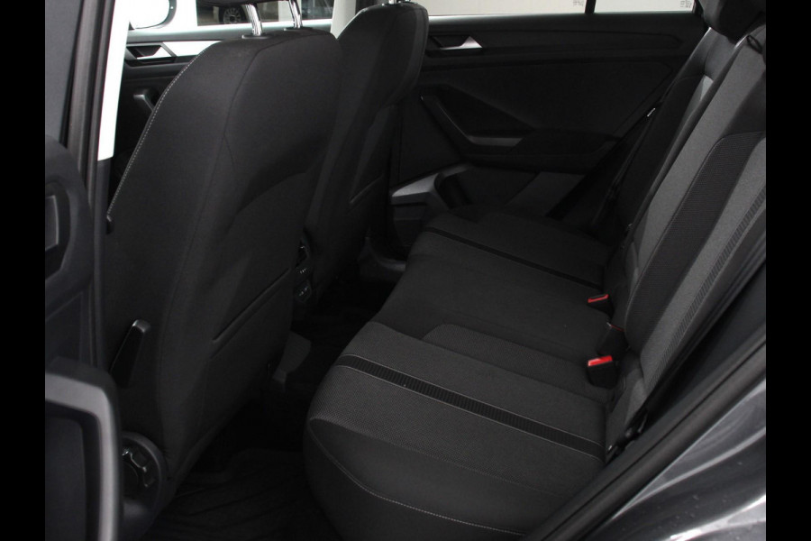 Volkswagen T-Roc 1.5 TSI 150pk DSG Life | Navigatie | Apple Carplay/Android Auto | Adaptive Cruise Control | Trekhaak | Parkeersensoren | Stoelverwarming | Ledverlichting | Getinte ramen | Climate Control |