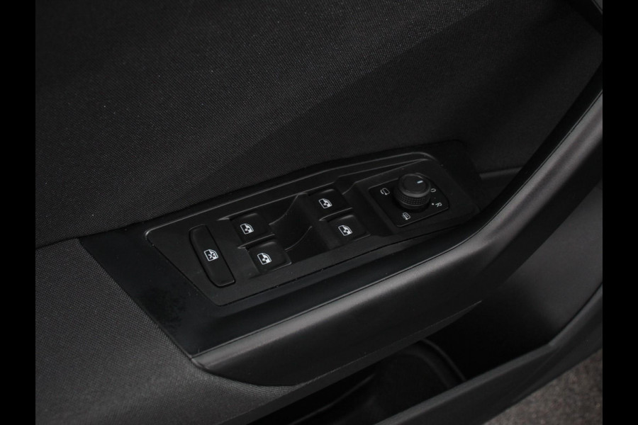 Volkswagen T-Roc 1.5 TSI 150pk DSG Life | Navigatie | Apple Carplay/Android Auto | Adaptive Cruise Control | Trekhaak | Parkeersensoren | Stoelverwarming | Ledverlichting | Getinte ramen | Climate Control |