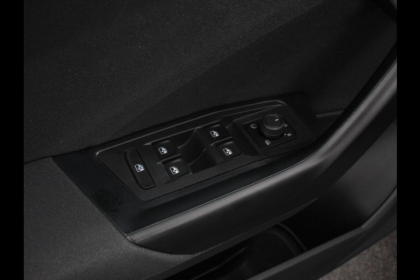 Volkswagen T-Roc 1.5 TSI 150pk DSG Life | Navigatie | Apple Carplay/Android Auto | Adaptive Cruise Control | Trekhaak | Parkeersensoren | Stoelverwarming | Ledverlichting | Getinte ramen | Climate Control |