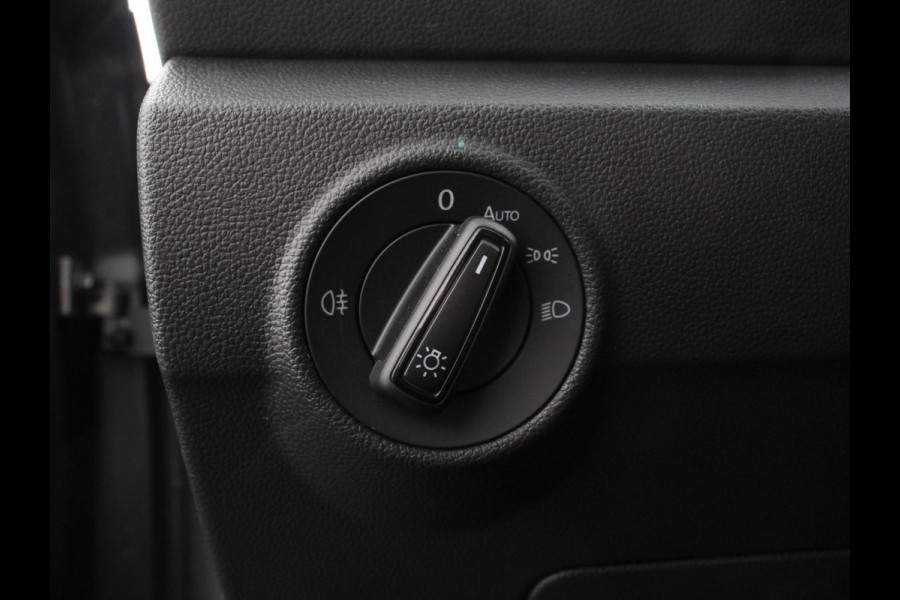 Volkswagen T-Roc 1.5 TSI 150pk DSG Life | Navigatie | Apple Carplay/Android Auto | Adaptive Cruise Control | Trekhaak | Parkeersensoren | Stoelverwarming | Ledverlichting | Getinte ramen | Climate Control |