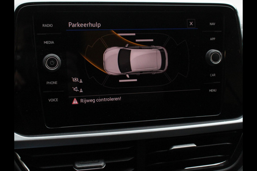 Volkswagen T-Roc 1.5 TSI 150pk DSG Life | Navigatie | Apple Carplay/Android Auto | Adaptive Cruise Control | Trekhaak | Parkeersensoren | Stoelverwarming | Ledverlichting | Getinte ramen | Climate Control |
