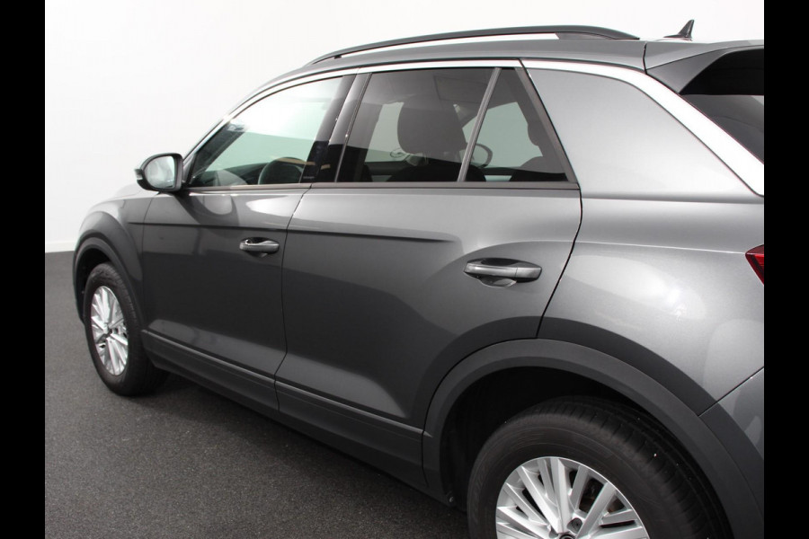 Volkswagen T-Roc 1.5 TSI 150pk DSG Life | Navigatie | Apple Carplay/Android Auto | Adaptive Cruise Control | Trekhaak | Parkeersensoren | Stoelverwarming | Ledverlichting | Getinte ramen | Climate Control |