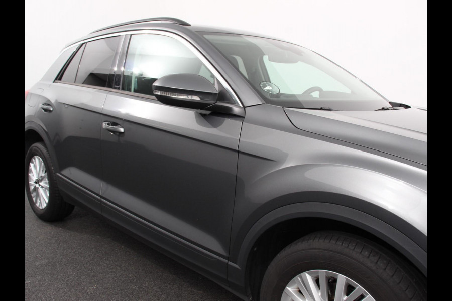 Volkswagen T-Roc 1.5 TSI 150pk DSG Life | Navigatie | Apple Carplay/Android Auto | Adaptive Cruise Control | Trekhaak | Parkeersensoren | Stoelverwarming | Ledverlichting | Getinte ramen | Climate Control |