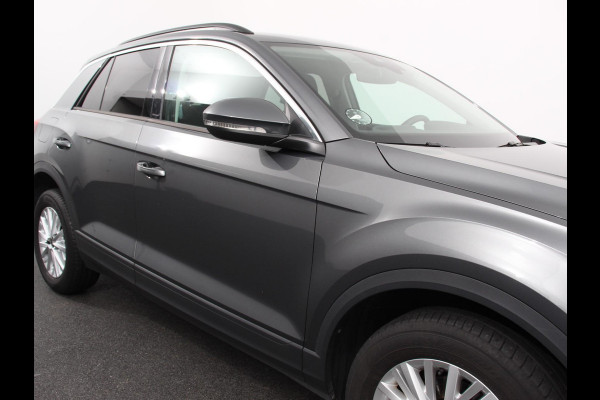 Volkswagen T-Roc 1.5 TSI 150pk DSG Life | Navigatie | Apple Carplay/Android Auto | Adaptive Cruise Control | Trekhaak | Parkeersensoren | Stoelverwarming | Ledverlichting | Getinte ramen | Climate Control |