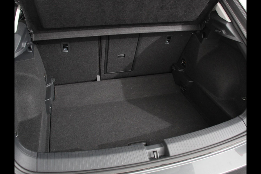 Volkswagen T-Roc 1.5 TSI 150pk DSG Life | Navigatie | Apple Carplay/Android Auto | Adaptive Cruise Control | Trekhaak | Parkeersensoren | Stoelverwarming | Ledverlichting | Getinte ramen | Climate Control |