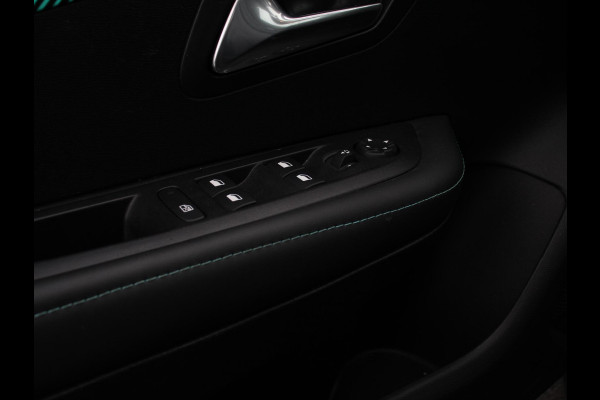 Peugeot 208 1.2 PureTech 100pk Allure Pack Apple Carplay / Android Auto | Camera | Keyless | Adeptive Cruise Control | Stoelverwarming | Getinte Ramen |